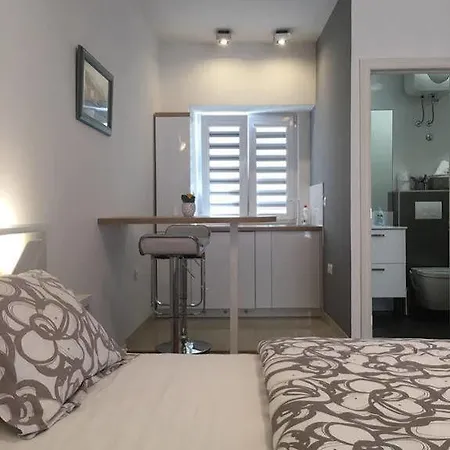 Luxury Center דירה מאקרסקה