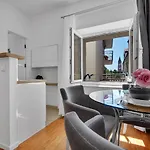 Luxury Center Apartment