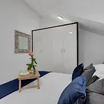 Luxury Center Apartment