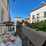 Luxury Center Apartment